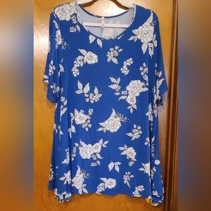 Curvy Lovey Womens a-line top. Comfortable & Casual